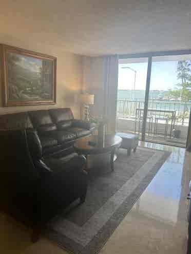 Beautiful Brickell Apartment Avail