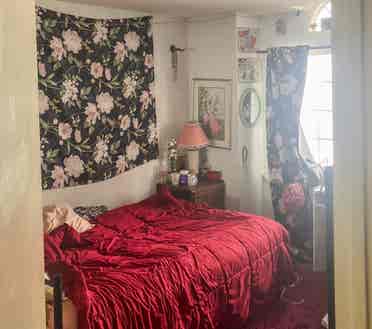 2 Rooms for Rent in Cozy 6-Bedroom