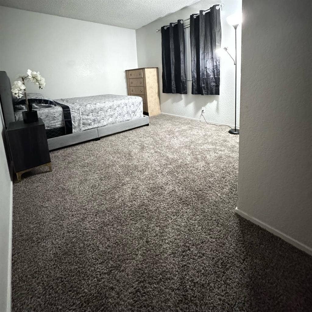 Large Bedroom FEMALES only