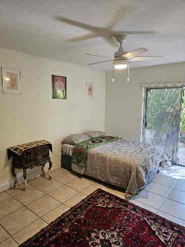 Peaceful secure condo in Kendall