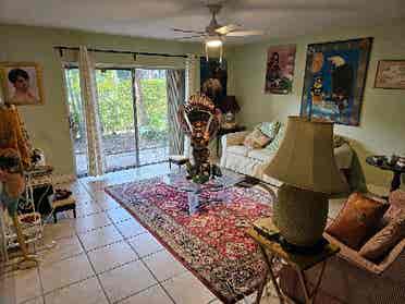 Peaceful secure condo in Kendall