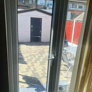 Double room in 3 bedroom house