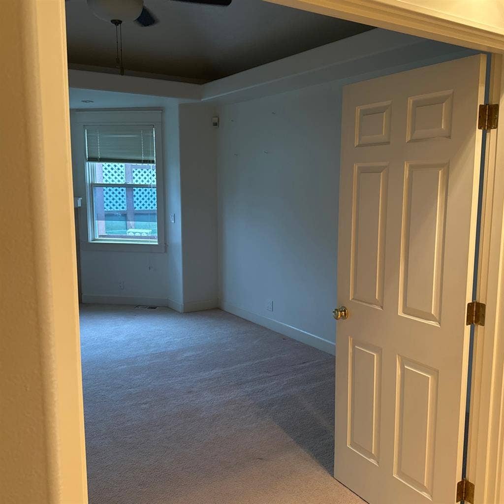 Master bedroom for rent