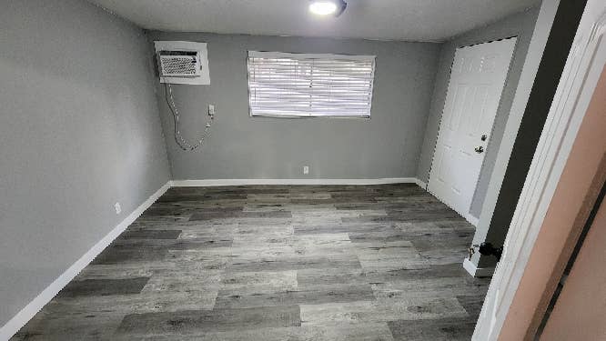 5 rooms available! Central location