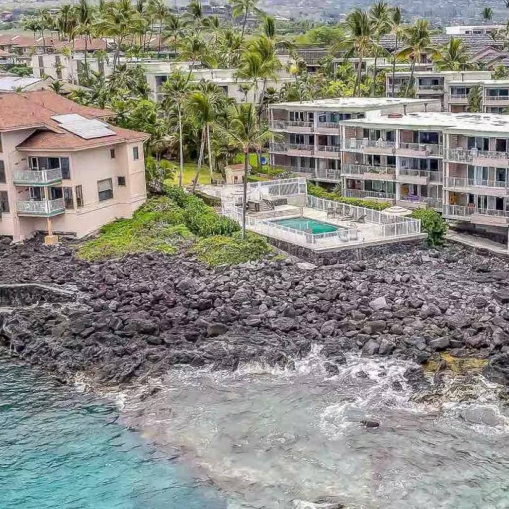 Oceanfront Kona  Apartment!