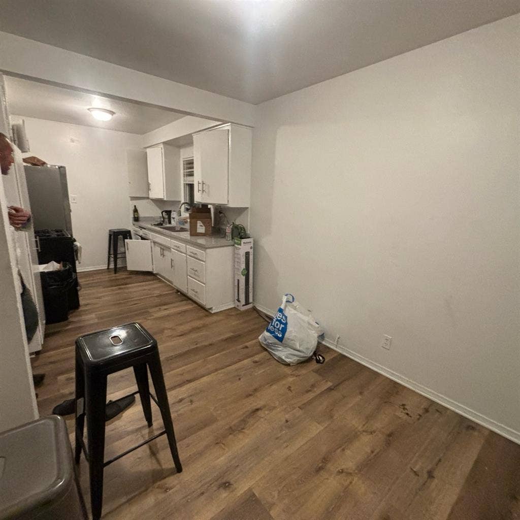 Need roommate for family house