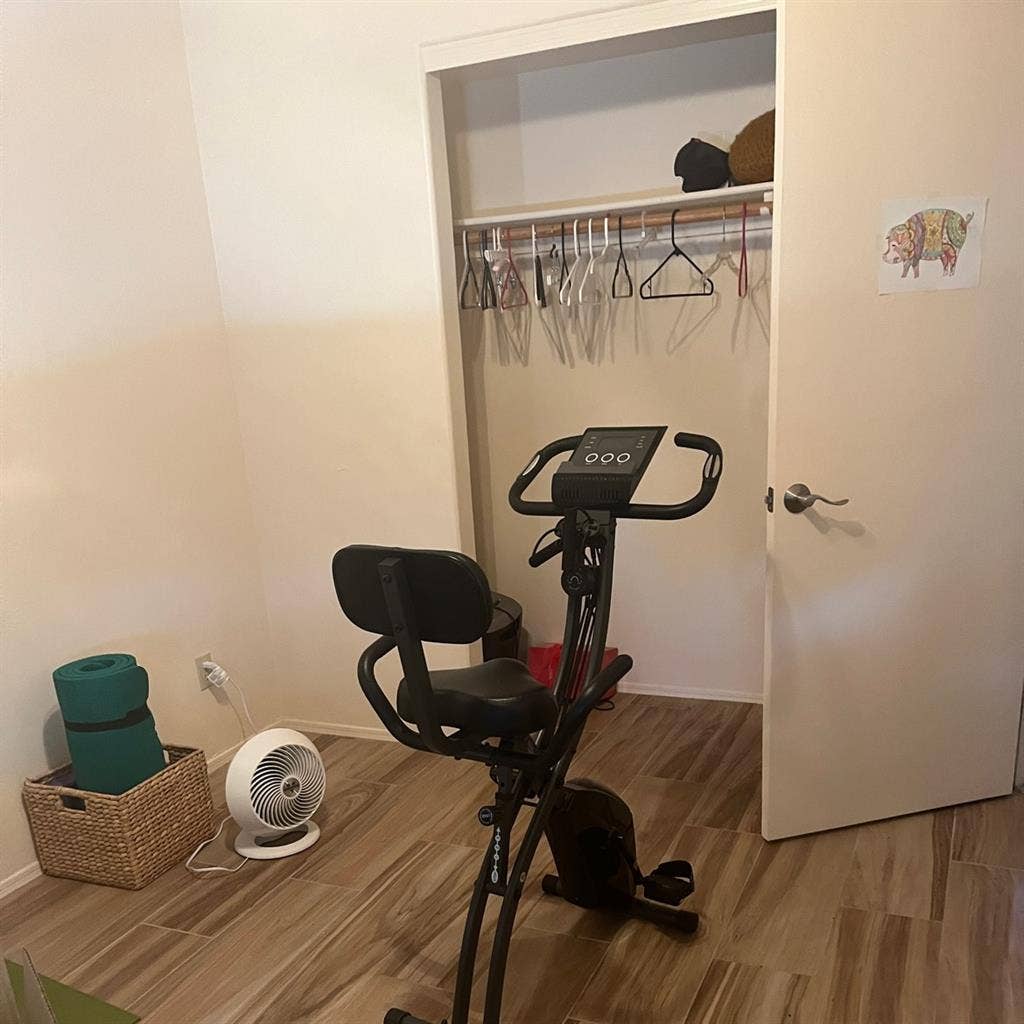 Single room + shared bathroom