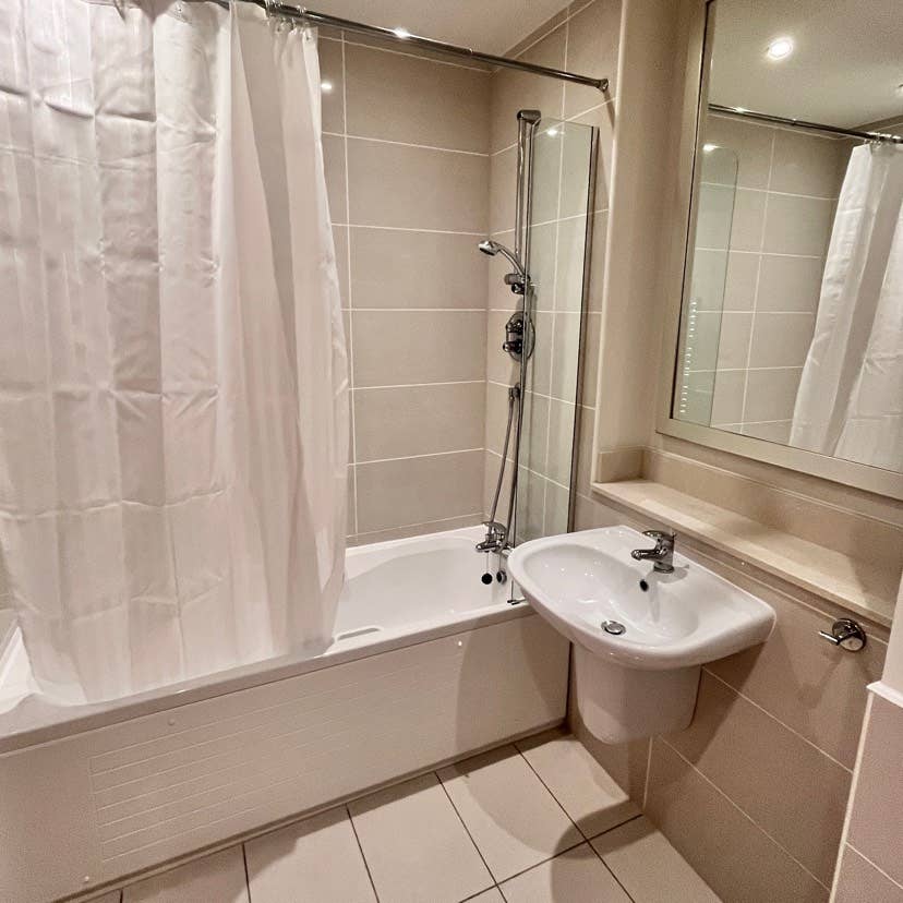 Double Room & Private Bathroom