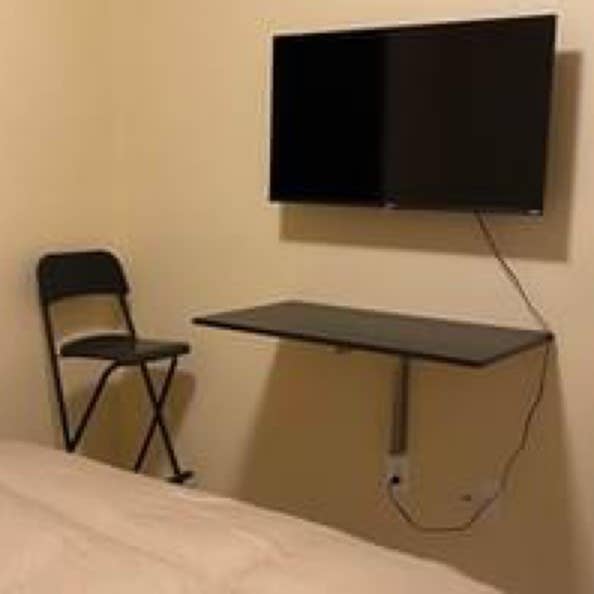 Clean and Quiet Rooms 
for Females