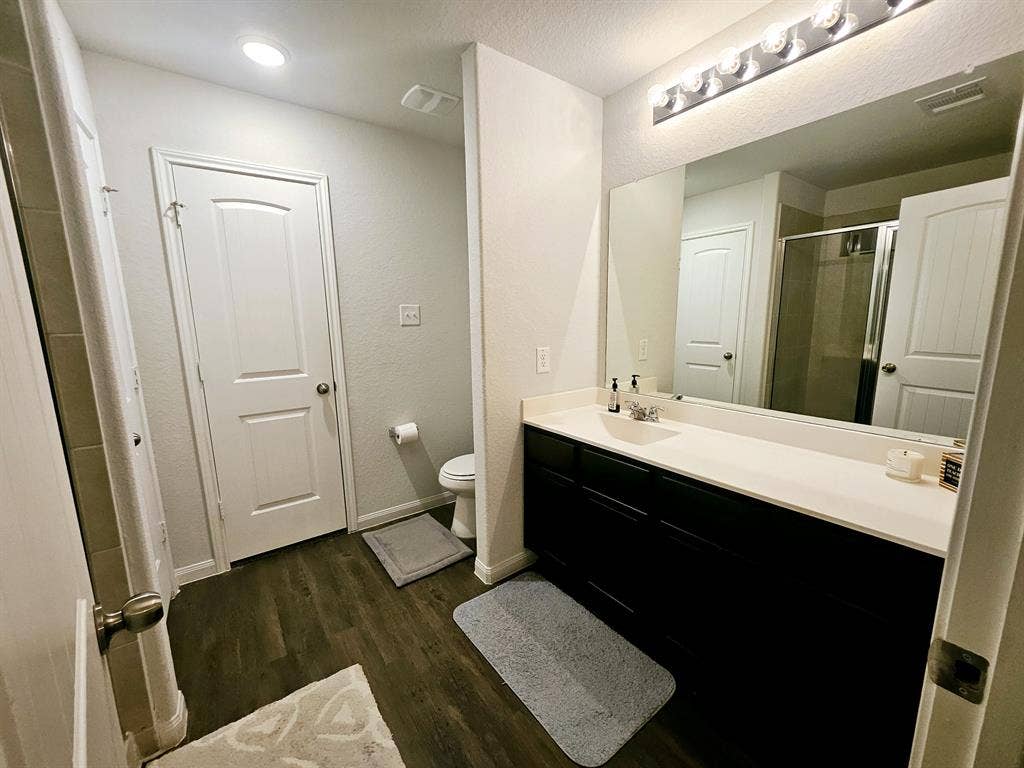 Private room w/Ensuite Bathroom