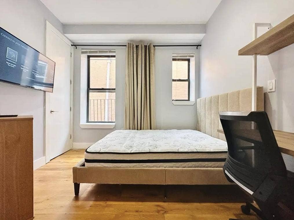 Furnished Room in Crown Heights