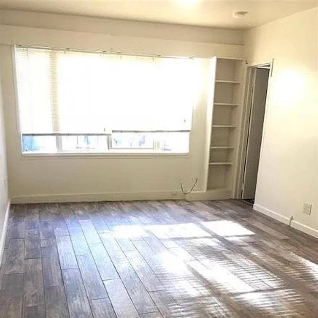 BERKELEY STUDIO APARTMENT