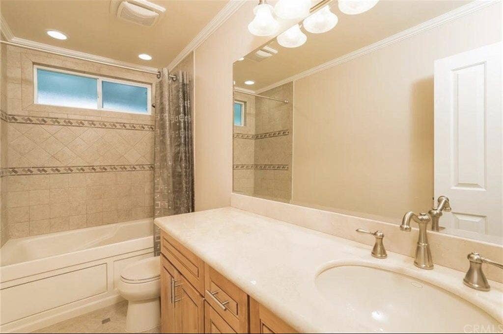 Private room with shared bathroom