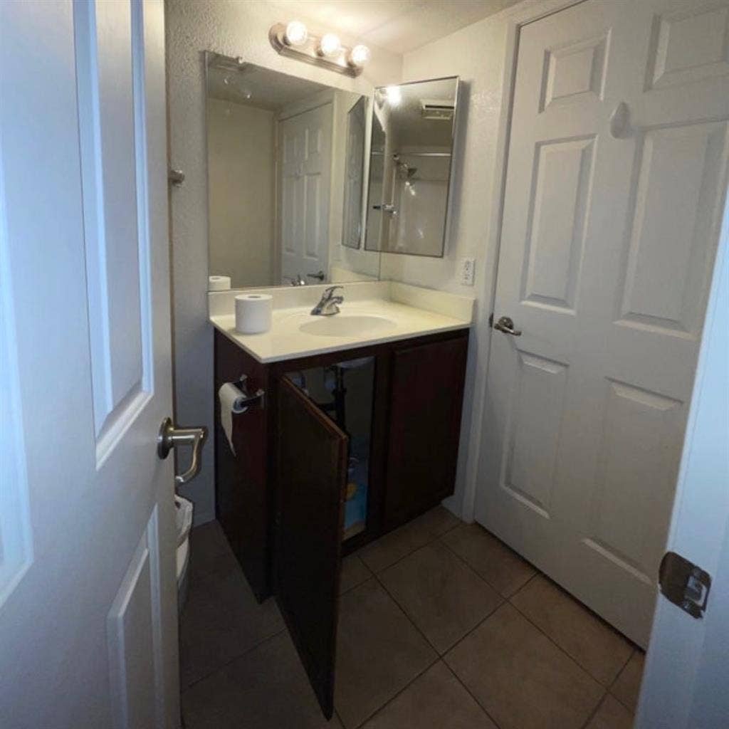 Condo w Room / private bathroom