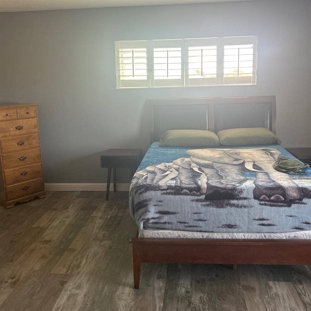 Master bedroom for rent