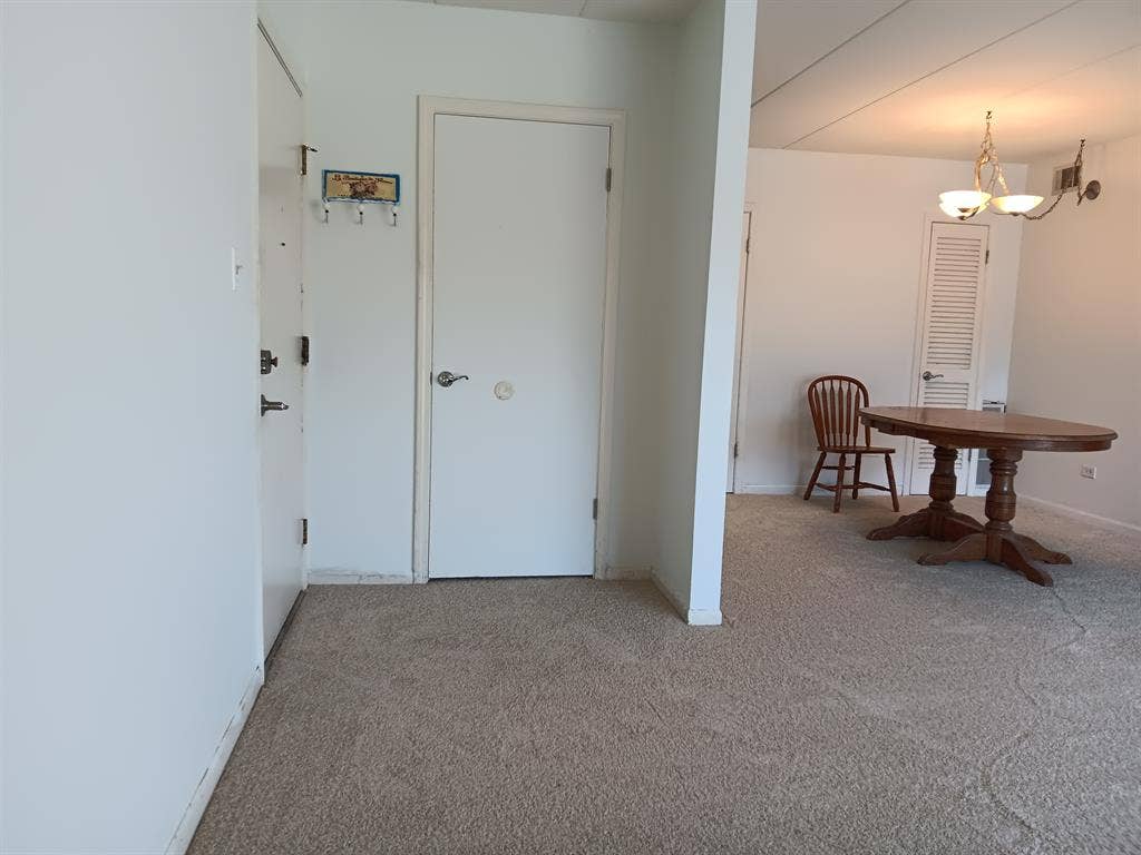 OAK LAWN APARTMENT