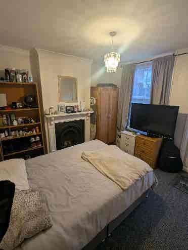 Spacious Double Bedroom(houseshare)