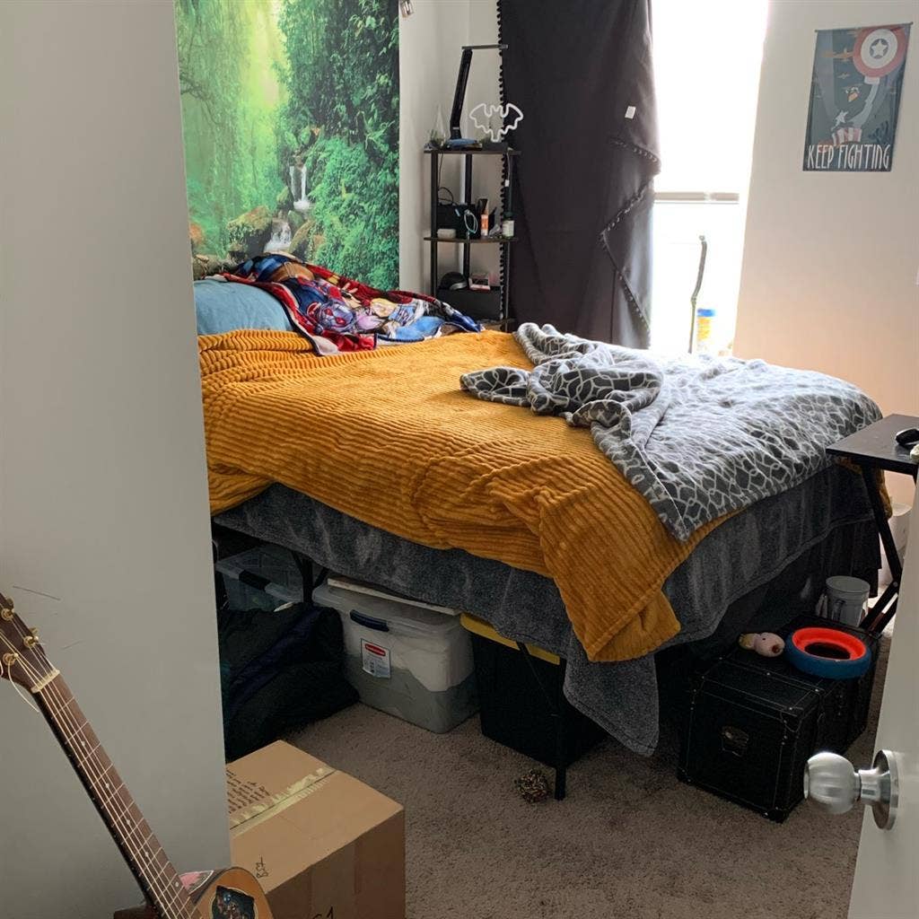 Looking For Roommate