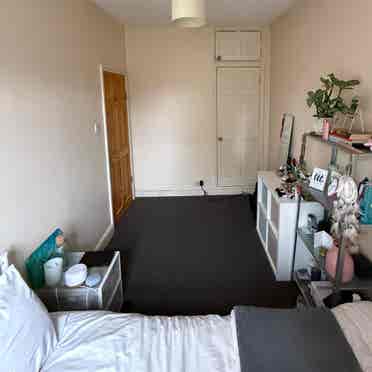 Cosy 3-bed flat - Room available