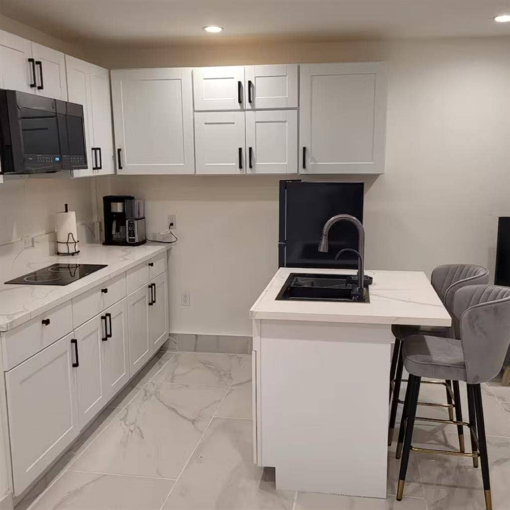 Furnished Studio Oak Park