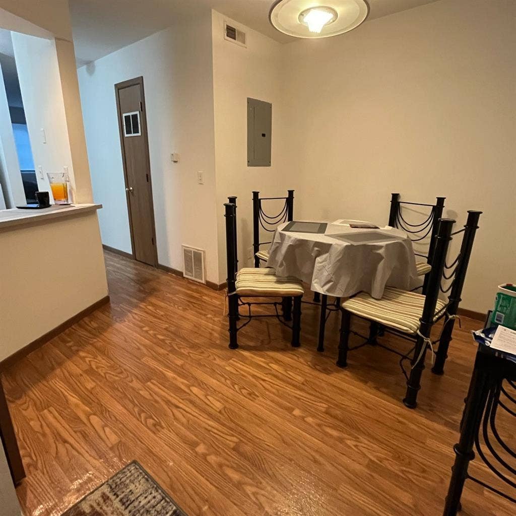 close to campus br
 unit