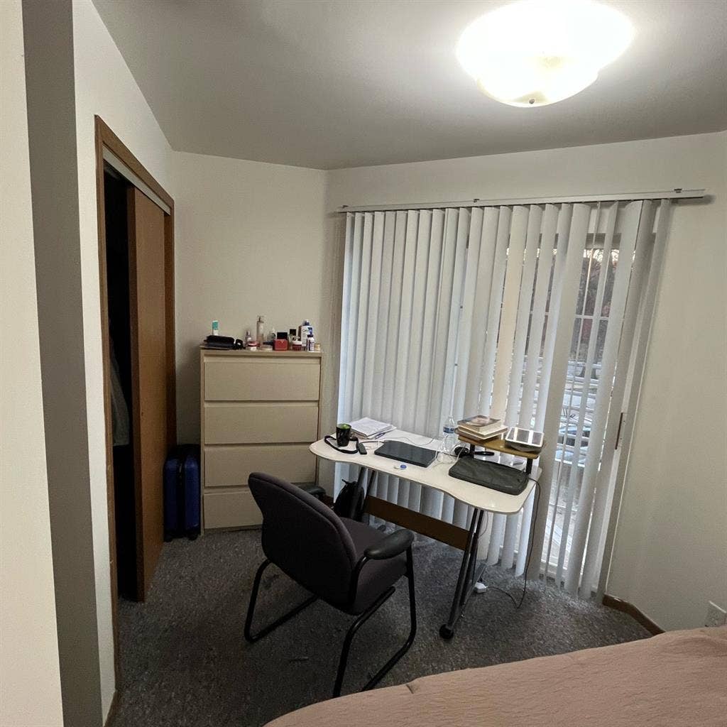 close to campus br
 unit