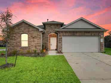 Room/private bathroom, New Caney