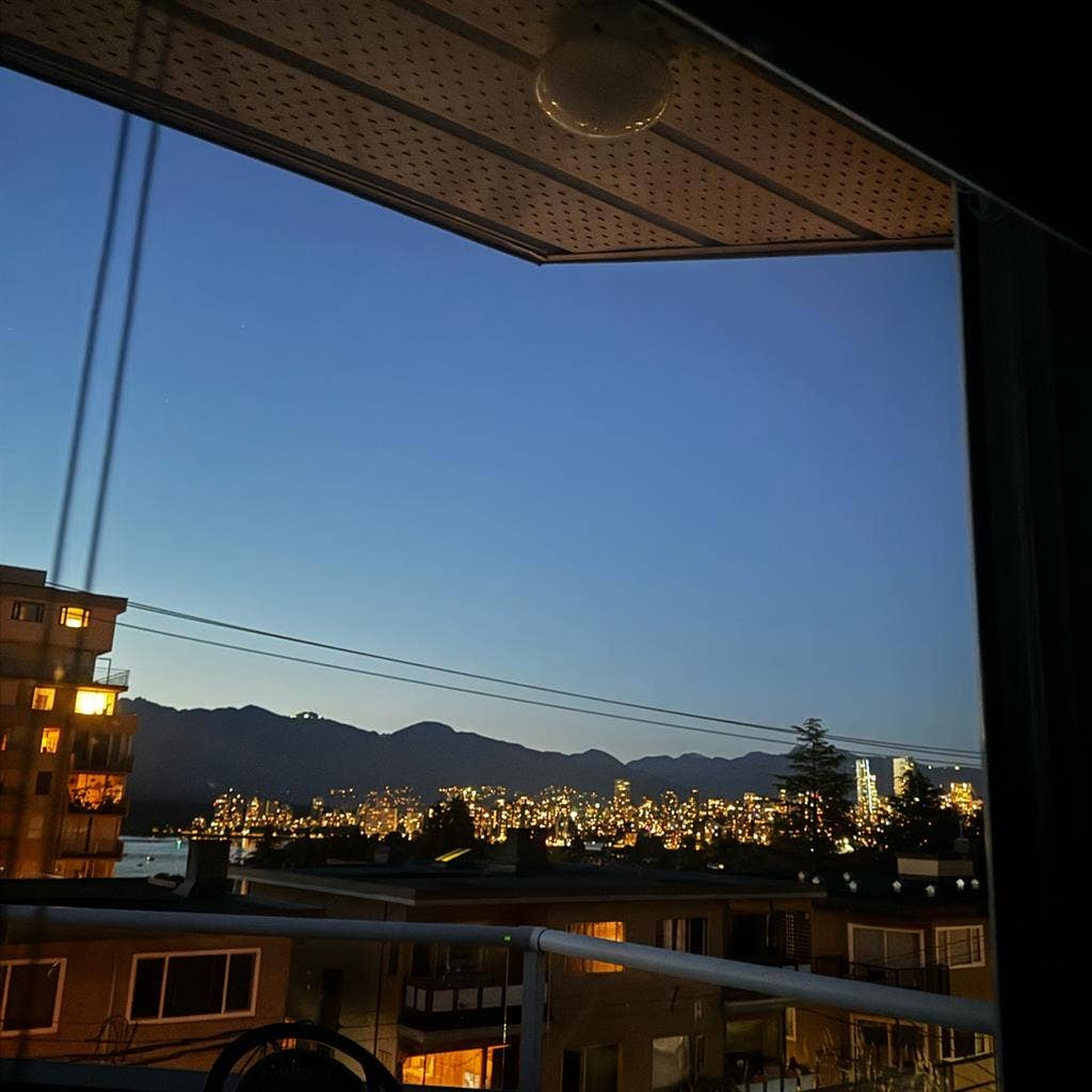 PENTHOUSE IN KITS - FULLY FURNISHED