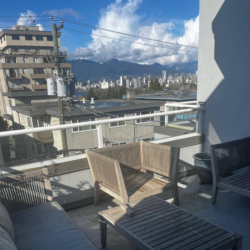 PENTHOUSE IN KITS - FULLY FURNISHED