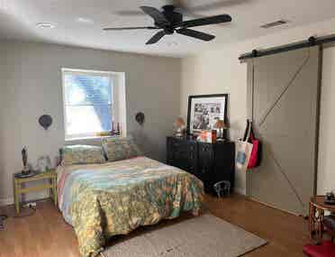 Large Room Available in North Buda