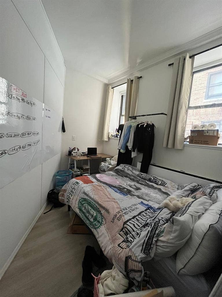 Spacious Room in Midtown South