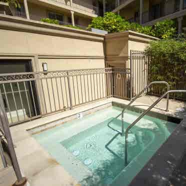 Private room in safe 2br/2ba condo