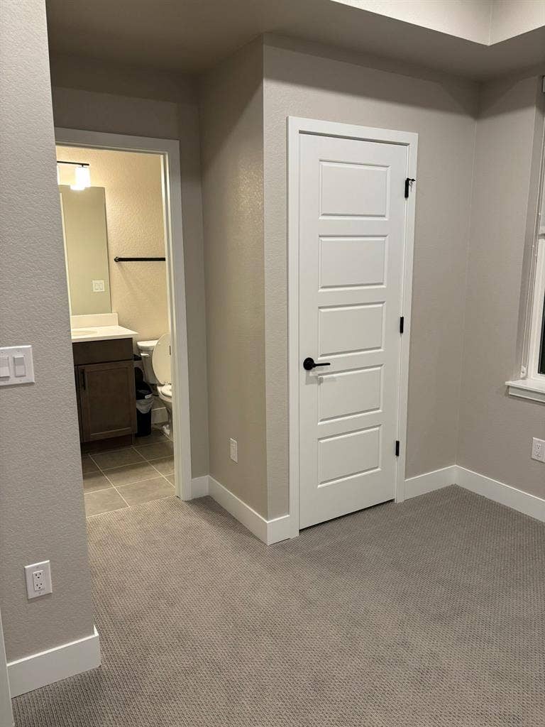 looking to rentout a room in b