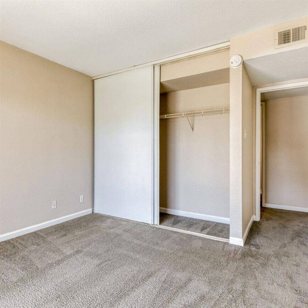 Apartment room, read entire listing