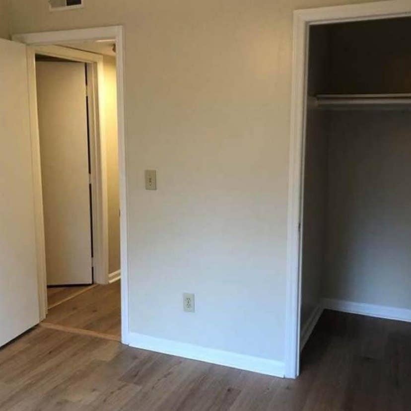 1BR W/ Shared Bath