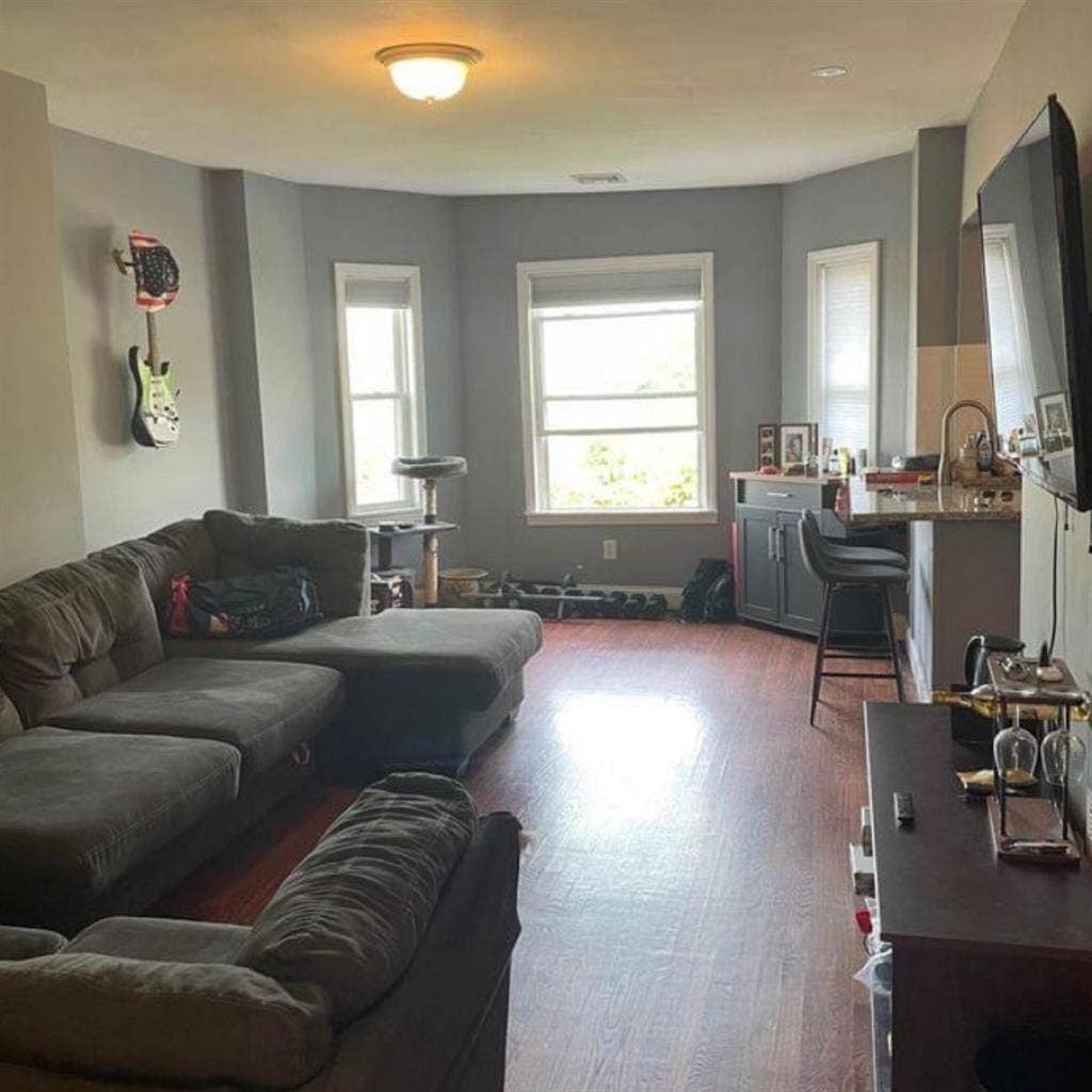 LF roommate available JAN 1st