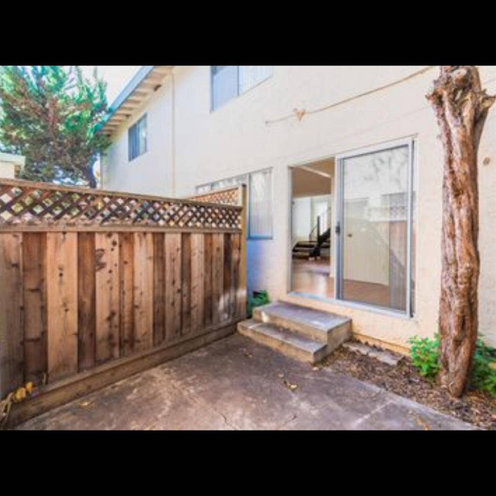 Private room in two bed 
townhome