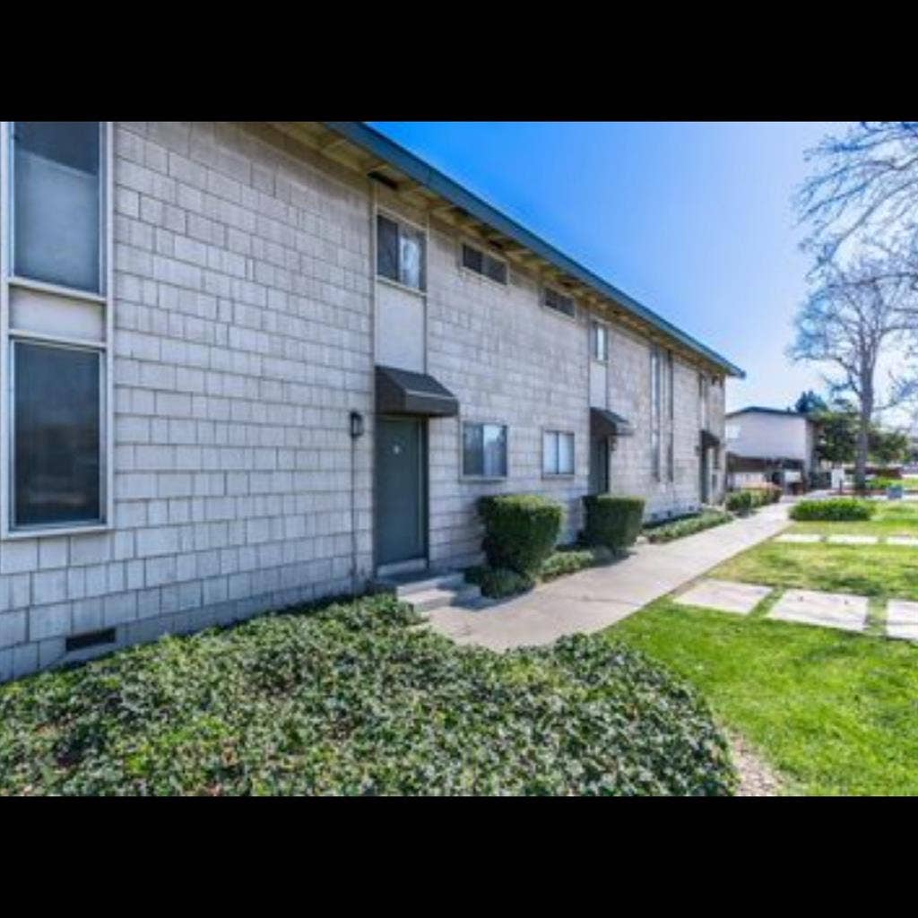 Private room in two bed 
townhome