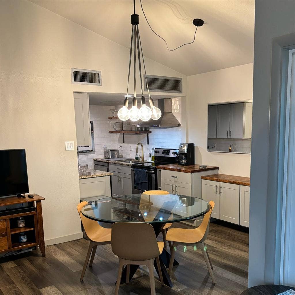 Looking for professional roommatees