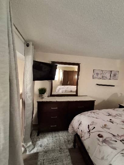 Seeking roommate share
 apt Sidney