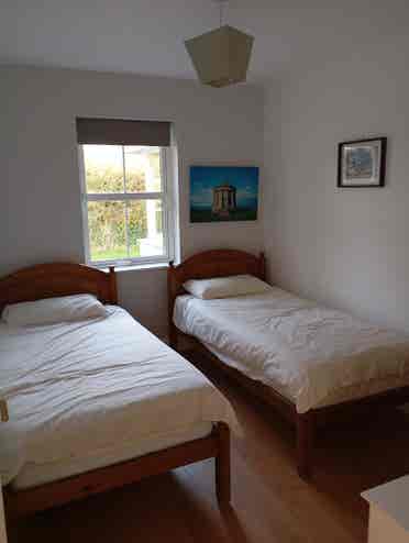 Lovely Twin Room in a beach house