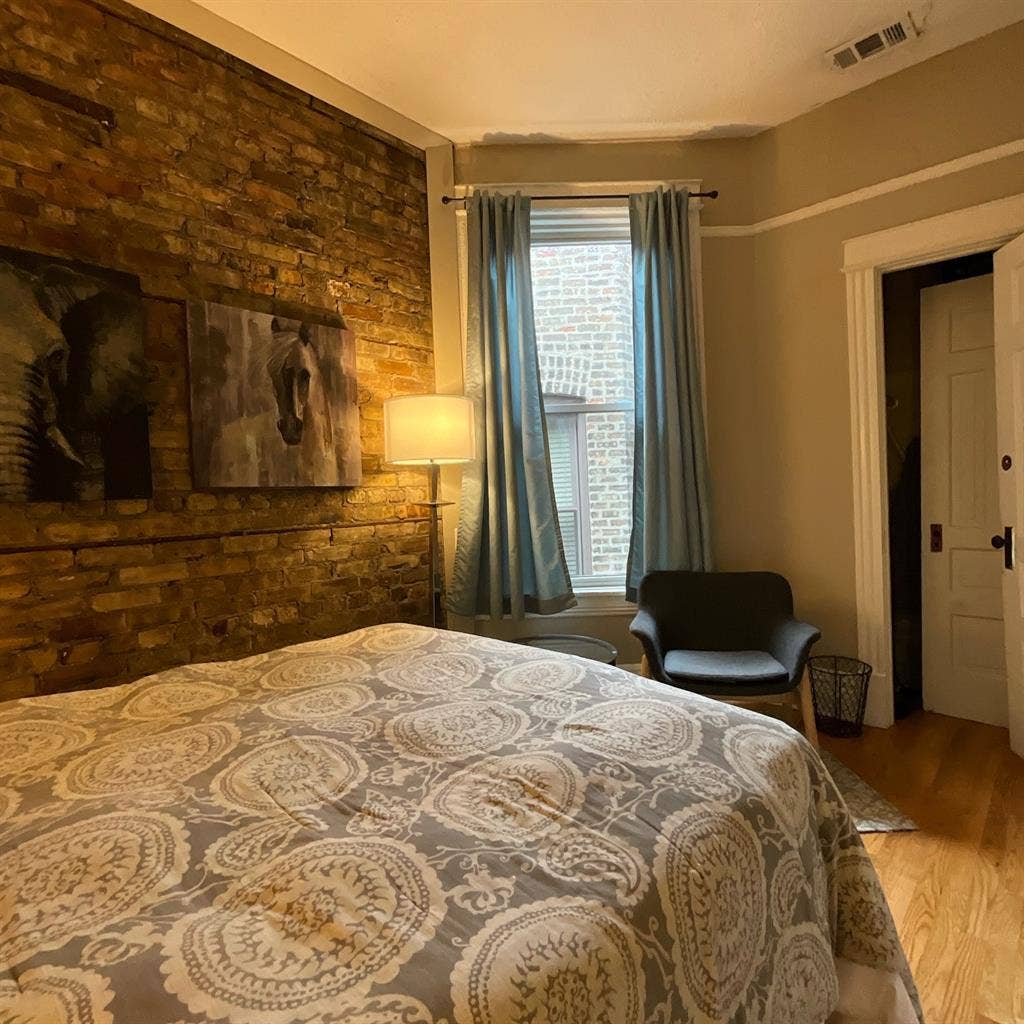 2-Rooms in Lakeview Utilts Included