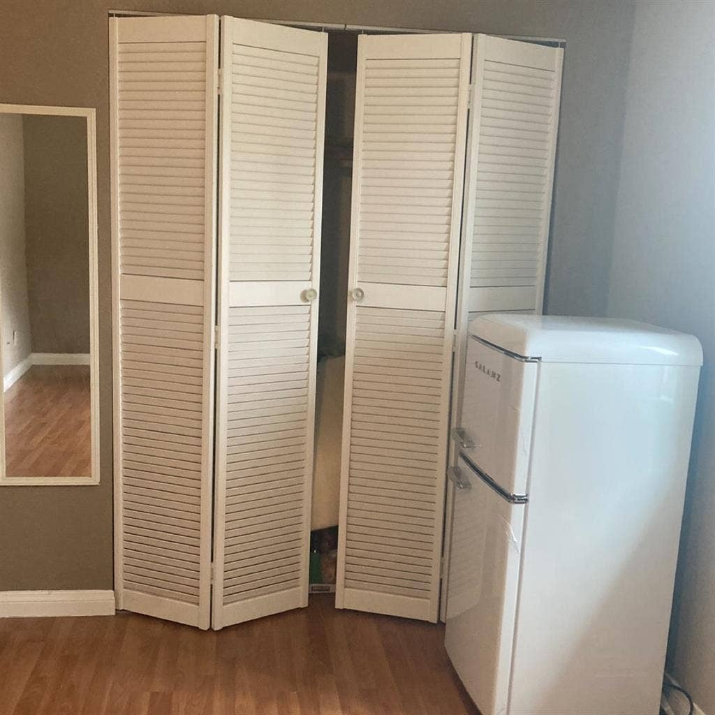 Beautiful large room for rent!