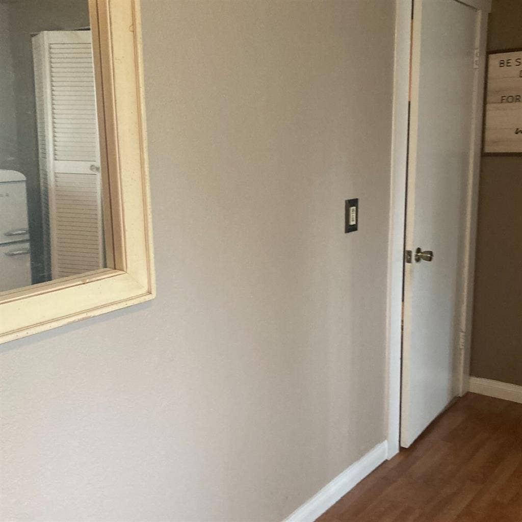 Beautiful large room for rent!