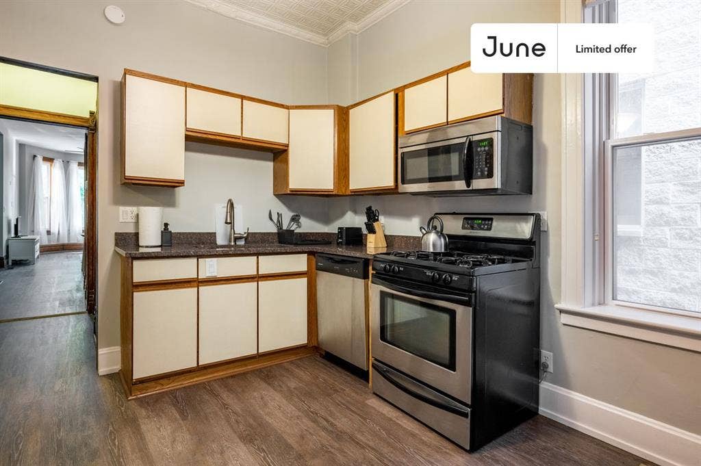 3 BR in Chicago