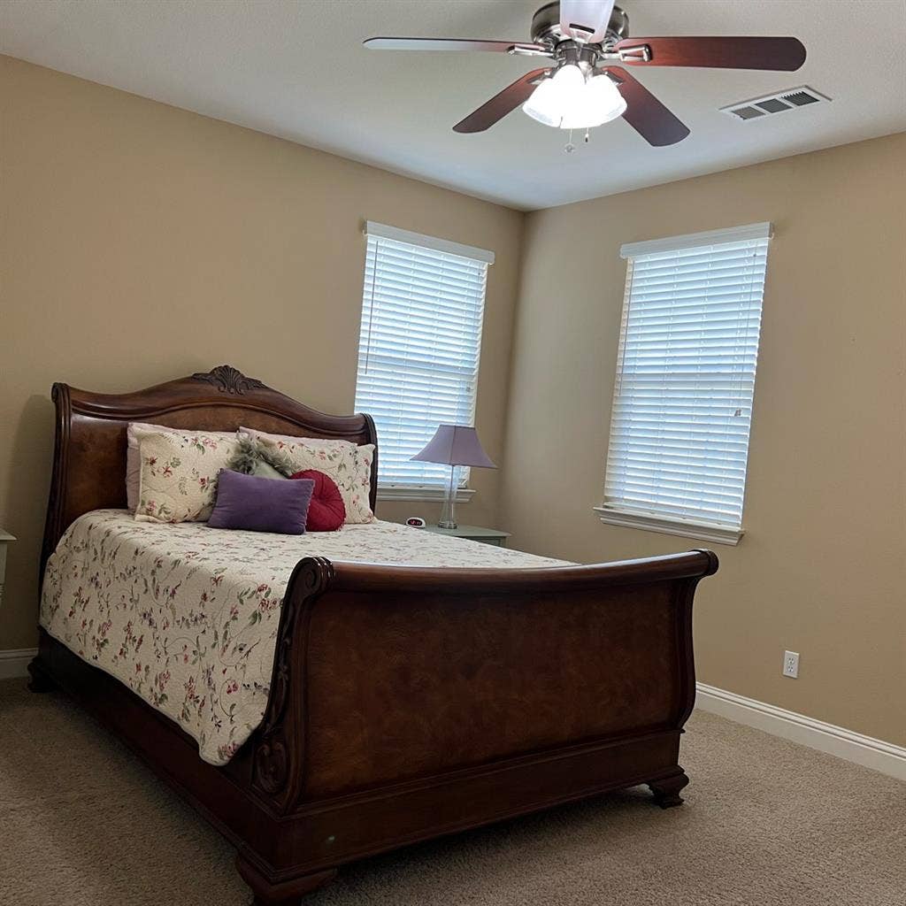 Upstairs Master Bedroom/Full Bath