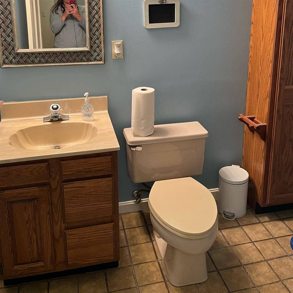 Seeking tenant for lower level room