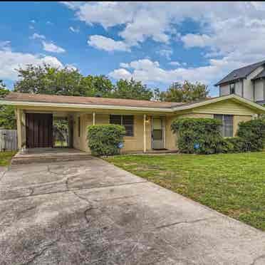 Master Room in Safe Neighborhood