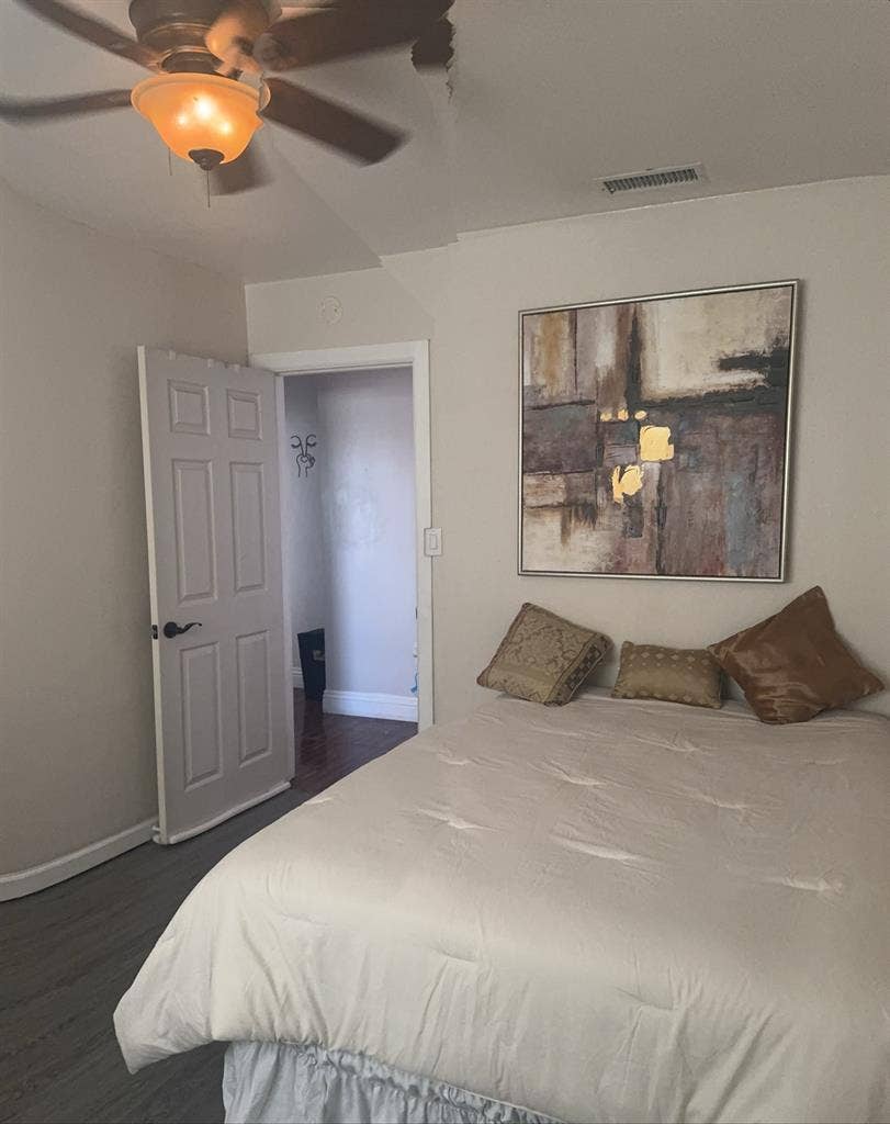 Immediate Move-In Cozy Room!