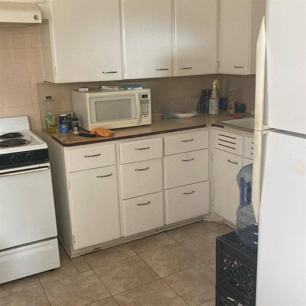 Looking for a male roommate